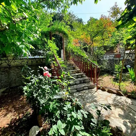 Arcadia Garden Retreat